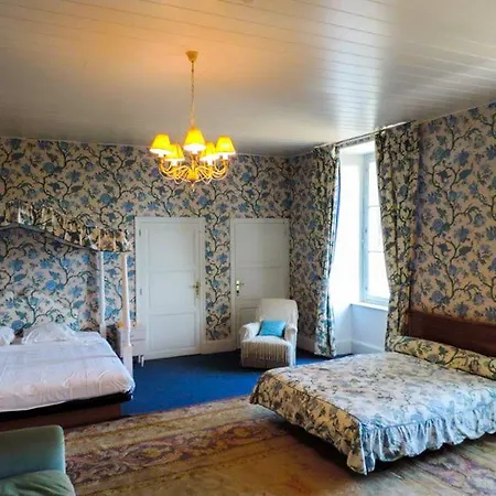 Hotel Chateau De Busset Busset