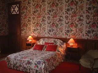 Chateau De Busset Szálloda 3*